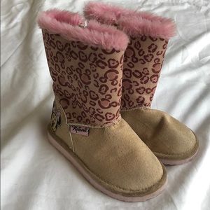 Minnie Mouse fur boots